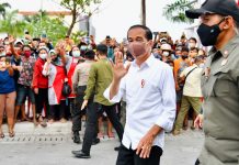 Presiden Jokowi Berkesempatan Kunjungi Pasar Purwodadi, Ingatkan Tetap Jalankan Prokes Presiden Jokowi mengunjungi Pasar Gemolong, Sragen, Rabu (05/01/2022). (Foto: BPMI Setpres/Laily Rachev)