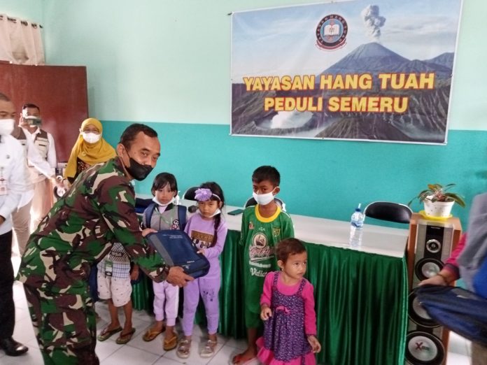 Ketua Pengurus Yayasan Hang Tuah Cabang Surabaya Kolonel Laut (KH) Drs Ambar Kristiyanto, M.Si Rabu,(05/01/22) secara resmi menutup rangkaian kegiatan tersebut yang berlangsung di SMPN Candipuro Lumajang.