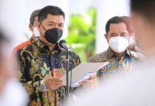 Temui Presiden Jokowi, Tim Seleksi Sodorkan Calon Anggota KPU dan Bawaslu 2022-2027 Juri Ardiantoro, Ketua Tim Seleksi calon anggota KPU dan calon anggota Bawaslu untuk masa jabatan 2022-2027, saat memberikan keterangan pers usai menemui Presiden Jokowi. Kamis, (06/01/2022), di Istana Kepresidenan Bogor. (Foto: BPMI Setpres/Muchlis Jr)