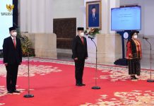 Presiden Jokowi Lantik Fientje Maritje Suebu, Jadi Duta Besar Selandia Baru Presiden Jokowi melantik dubes LBBP RI untuk sejumlah negara sahabat, Rabu (12/01/2022), di Istana Negara, Jakarta. (Foto: Humas Setkab/Agung)