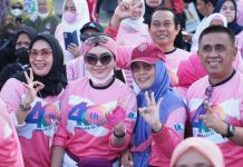 Senam Anti Aging Meriahkan Silaturahmi IKA Smansa Makassar Panitia Tenas III Ika Smansa Makassar gelar silaturahmi dengan senam anti aging di pimpin langsung Prof. dr. Deby Vinski, MSc, PhD, Setiap akhir pekan anjungan pantai Losari.