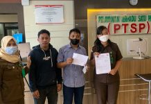 Gerakan Mahasiswa Bersatu Laporkan Sejumlah Proyek di Dinas PUPR Bulukumba Gerakan Mahasiswa Bersatu (GMB Sulsel) melakukan aksi unjuk rasa didepan Kejaksaan Tinggi (Kejati SulSel) untuk melaporkan langsung dugaan korupsi pada 7 paket pekerjaan Dinas PUPR kabupaten Bulukumba T.A. 2020. Selasa, (25/1/2022)