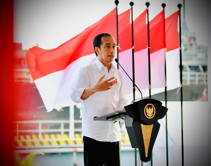 Presiden Joko Widodo atau Jokowi meluncurkan pelepasan ekspor perdana tahun 2022 smelter grade alumina produksi PT Bintan Alumina Indonesia di Kawasan Ekonomi Khusus (KEK) Galang Batang, Kabupaten Bintan, Kepulauan Riau, Selasa (25/01/2022).