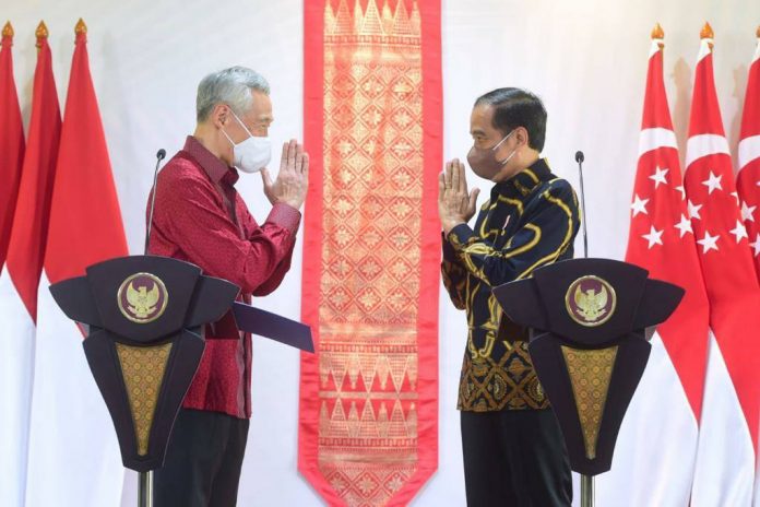 Presiden RI Joko Widodo dan Perdana Menteri (PM) Singapura, Lee Hsien Loong, di The Sanchaya Resort Bintan, Kabupaten Bintan, Provinsi Kepulauan Riau, Selasa, (25/01/2022).