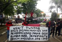 PPM Demo di Mapolda Sulsel, Laporkan Dugaan Korupsi Pembangunan Pasar Baru Desa Rumbia Perhimpunan Pergerakan Mahasiswa (PPM) melakukan aksi unjuk rasa dan pelaporan secara resmi indikasi korupsi pembangunan Pasar baru Desa Rumbia Kab. Jeneponto, di Mabes Polda Sulsel. Kamis (27/1/2022)