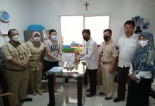 Wisatawan Meninggal di Pantai Bira, Pemkab Bulukumba Serahkan Klaim Asuransi Jiwa Kepada Ahli Waris Pihak Dinas Pariwisata Pemuda dan Olahraga bersama Pihak Asuransi Jasa Raharja Putera menyerahkan Uang Pertanggungan sebesar Rp.12.500.000,- kepada Juliana di kediamannya di Kompleks Puri Mansion Kecamatan Tallo Makassar, Rabu 27 Januari 2022 Kemarin.