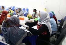 Langkah Cepat Cegah Omicron, SMK KAK-1 Gelar Vaksinasi Booster Guru atau Pendidik di SMK KAK-1 Surabaya saat menerima Vaksinasi Booster (vaksinasi ke-3) guna pencegahan terhadap terjangkitnya virus Omicron. Kamis, (27/1)