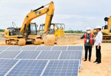 Presiden Jokowi Harapkan Kontribusi B20 Dalam Percepatan Transformasi Menuju Energi Hijau Presiden Jokowi melakukan groundbreaking pembangunan Kawasan Industri Hijau Indonesia, di Bulungan, Kaltara, Selasa (21/12/2021). (Foto: BPMI Setpres/Laily Rachev)