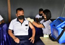 Koarmada III dan Jalasenastri Laksanakan Vaksinasi Bosster Koarmada III dan Jalasenastri Koarmada III Melaksanakan Vaksinasi Booster tahap pertama di Komplek Perumahan Arafuru Mako Koarmada III Katapop Kabupaten Sorong Papua Barat, Jumat (28/01/22).