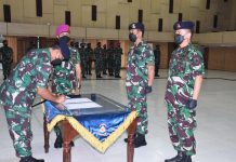 Jabatan Dirdok Kodiklatal diserahterimakan Jabatan Direktur Doktrin (Dirdok) Kodiklatal diserah terimakan dari Laksma Dato Rusman S.N., S.E., M.Si. kepada Kolonel Laut (P) Kemas M. Ikwan Madani. S.sos., M.Si. Prosesi serah terima dipimpin Dankodiklatal Laksdya TNI Nurhidayat bertempat di Gedung Moeljadi Kodiklatal Bumimoro Surabaya, Sabtu, (29/01/2022).