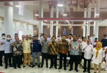 Ashari Radjamilo Nahkodai LPM Sulsel, Sekjend: Segera Bentuk Kepengurusan di Tingkatan Kabupaten-Kota Pengurus DPD LPM Sulsel bersama Sekjend DPP LPM RI Mukhradis Hadi KJ, S.IP.M.A. Kadis Perpustakaan dan Kearsipan Provinsi Sulsel, Moh.Hasan, S.H.M.H. Ketua DPD LPM Sulsel Ashari F Radjamilo, Ketua Harian BAK, sekretaris Ishak Makkarannu, Bendahara Sampara Sarif