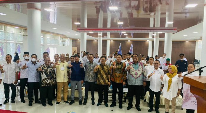 Pengurus DPD LPM Sulsel bersama Sekjend DPP LPM RI Mukhradis Hadi KJ, S.IP.M.A. Kadis Perpustakaan dan Kearsipan Provinsi Sulsel, Moh.Hasan, S.H.M.H. Ketua DPD LPM Sulsel Ashari F Radjamilo, Ketua Harian BAK, sekretaris Ishak Makkarannu, Bendahara Sampara Sarif