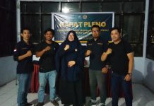 Gelar Rapat Pleno, Salahuddin Pimpin Karang Taruna Andi Sappewali Kecamatan Gantarang Para pengurus karang taruna Andi Sappewali usai rapat pleno pengurus di aula kantor Kecamatan Gantarang, Kabupaten Bulukumba. Minggu, (30/1)