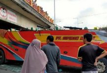 Bus Seruduk Flyover di Kota Padangpanjang Foto: Bus Sipirok Nauli seruduk flyover di Padangpanjang Sumbar (ist)