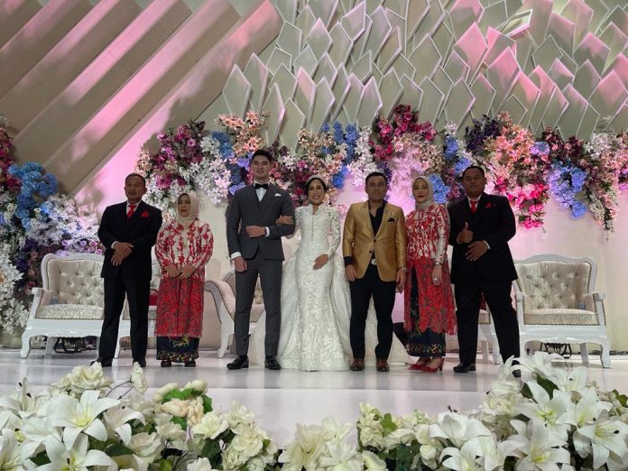IMG-20220131-WA0017 Anwar Haris Karaeng Sewang Muhammad Saputra Wongso dengan Irma Rachmadani Nurhidayat putri dari H.Umar Hidayat Dg.Rate, Resepsi pernikahan berlangsung di UpperHills Covention Center Metro Tanjung Bunga, Mariso, Kota Makassar. Minggu, 30 Januari 2022.