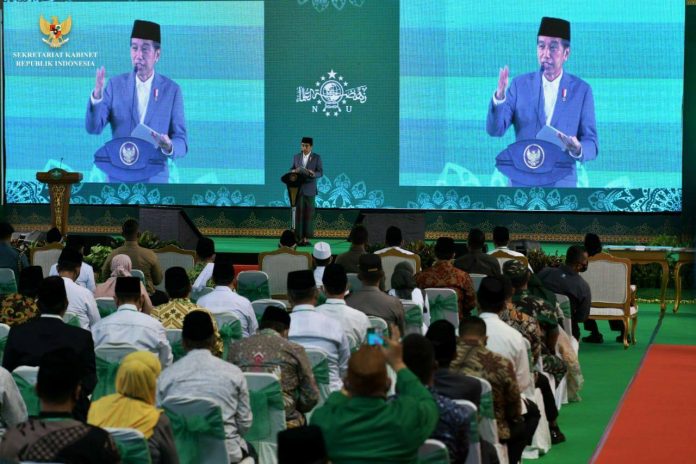 Presiden RI Jokowi memberikan sambutan pada Pengukuhan PBNU Masa Khidmat 2022-2027 dan Harlah ke-96 NU, Senin (31/01/2022), di Balikpapan Sport and Convention Center, Kota Balikpapan, Provinsi Kalimantan Timur. (Foto: Humas Setkab/Rahmat)