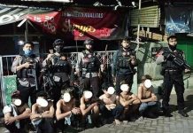 Bayi Jadi Korban Busur, Komisi A: 70 Persen Perang Kelompok ada di Utara Kota Makassar Sejumlah anak dibawah usia 17 tahun saat diamankan aparat keamanan pasca perang kelompok di jalan Sabutung, Kelurahan Pattingalloang Baru. Kecamatan Ujung Pandang, Kota Makassar, beberapa waktu lalu. (Properti IG info Makassar)