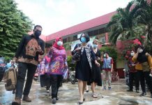 Utusan Khusus PBB Didampingi BNPB Tinjau Sekolah Aman Bencana di SDN 13 Klender Jakarta BNPB dan Utusan Khusus PBB untuk Pengurangan Risiko Bencana melakukan peninjauan ke sekolah aman bencana di SD Negeri 13 Klender, Jakarta Timur, Kamis (03/02/2022). (Foto: Dokumentasi Setkab)