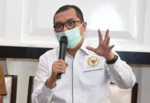 Baleg DPR RI Temui Pemprov Sulsel, Sosialisasi Prolegnas RUU Prioritas Tahun 2022 Wakil Ketua Badan Legislasi DPR RI Achmad Baidowi dalam sambutannya saat melakukan pertemuan dengan Gubernur Sulawesi Selatan yang diwakili Sekretaris Daerah (Sekda) Sulsel dan jajaran Forkopimda di Kantor Gubernur Sulsel, Makassar, Selasa (8/2/2022). Foto: Oji/Man