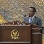 Melalui Paripurna DPR Setujui Penjualan Dua Eks Kapal Perang RI Wakil Ketua Komisi I DPR Anton Sukartono Suratto dalam laporannya di Rapat Paripurna di Gedung DPR RI, Senayan, Jakarta, Selasa (8/2/2022). Foto: Andri