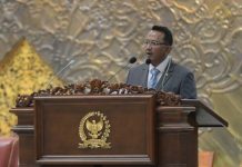 Melalui Paripurna DPR Setujui Penjualan Dua Eks Kapal Perang RI Wakil Ketua Komisi I DPR Anton Sukartono Suratto dalam laporannya di Rapat Paripurna di Gedung DPR RI, Senayan, Jakarta, Selasa (8/2/2022). Foto: Andri