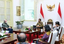 Bersama Para Menterinya, Presiden Jokowi Terima Delegasi Bank Dunia Presiden Jokowi terima delegasi Bank Dunia di Istana Merdeka, Rabu (16/02/2022). (Foto: BPMI Setpres/Muchlis Jr)