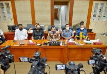 Garuda Indonesia Terpuruk, Komisi VI Sepakat Bentuk Panja Penyelamatan Wakil Ketua Komisi VI DPR RI H.P. Martin Y Manurung dalam konpers usai memimpin Rapat Kerja Komisi VI DPR RI dengan Wakil Menteri BUMN II di Gedung Nusantara I, Senayan, Jakarta, Rabu (16/2/2022). Foto: Munchen/Man