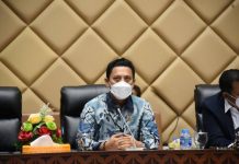 Wakil Ketua Komisi V DPR Minta Korlantas Tindak Tegas Truk ‘Over Dimension Over Load’ Wakil Ketua Komisi V DPR RI Andi Iwan Darmawan Aras saat Rapat Kerja Komisi V DPR RI yang dengan Menteri Perhubungan Budi Karya Sumadi di Ruang Rapat Komisi V DPR RI, Gedung Nusantara, Senayan, Jakarta, Kamis (17/2/2022). Foto: Arief/Man