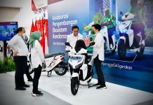 Luncurkan Ekosistem Kendaraan Listrik, Presiden Jokowi Nyatakan Komitmen Terhadap Transisi Energi Presiden Jokowi pada Peluncuran Ekosistem Kendaraan Listrik, Selasa (22/02/2022), di SPBU Pertamina MT. Haryono, Jakarta. (Sumber: Tangkapan Layar)