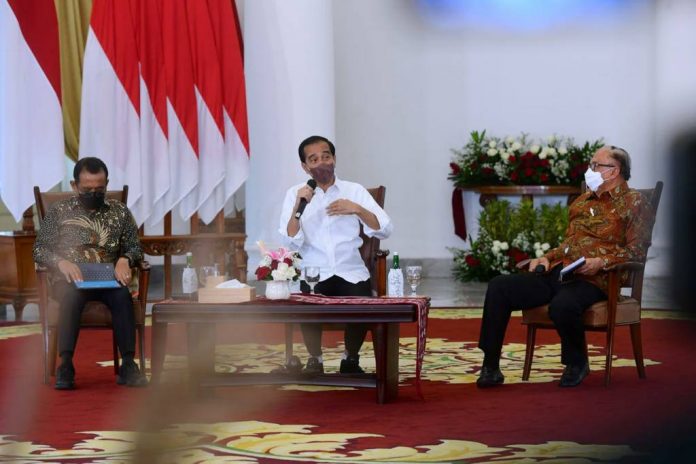 Presiden Jokowi menerima sejumlah seniman senior di Istana Bogor, Rabu (23/02/2022). (Foto: BPMI Setpres/Muchlis Jr)