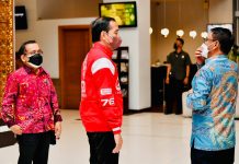 Presiden Jokowi Kunker di Sulteng dan Sulut Presiden Joko Widodo saat tiba di Bandar Udara Mutiara SIS Al Jufrie, Kota Palu, sekitar pukul 18.20 WITA disambut oleh Gubernur Sulawesi Tengah Rusdy Mastura. Dalam rangka kunjungan kerja, Kamis (24/02/2022).