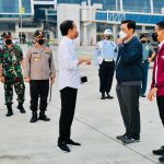 Presiden Jokowi ke Sumut, Ditemani LBP dan Sandiaga Uno Presiden Jokowi bertolak menuju Sumut, didampingi Menteri Koordinator Bidang Kemaritiman dan Investasi Luhut Binsar Pandjaitan serta Menteri Pariwisata dan Ekonomi Kreatif Sandiaga Uno. Rabu (02/02/2022). (Foto: BPMI Setpres/Laily Rachev)