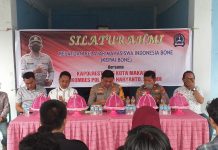 Kapolretabes Makassar Temui Pengurus dan Senior Kepmi Bone, Ola Mallawangeng: Mahasiswa dan Kepolisian Harus Bersinergi Kapolrestabes Makassar Kombes Pol Budhi Haryanto, S.IK,MH bersama jajaran bersilaturrahmi bersama Keluarga besar Kepmi Bone di Asrama II Kepmi Bone Jl.Kalumpang No.21 Makassar, Rabu (2/2/2022).