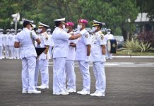Laksda TNI Denih Hendrata Resmi Jabat Gubernur AAL Kepala Staf Angkatan Laut (Kasal) Laksamana TNI Yudo Margono memimpin Upacara Serah Terima Jabatan (Sertijab) para Perwira Tinggi (Pati) TNI AL yakni Danpushidrosal, Dankodiklatal dan Gubernur AAL bertempat di Lapangan Denma Markas Besar TNI Angkatan Laut (Mabesal) Cilangkap, Jakarta Timur, Rabu, (2/2).