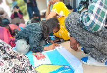 WALHI Sebut Pemda Bulukumba Melanggar HAM, Terkait dengan Pengusuran Warga Pantai Merpati Nampak seorang anak warga warga pantai Merpati saat penggusuran Senin, (31/1) lalu.