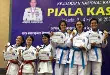 AAL Unjuk Kebolehan pada Kejurnas Karate Kasal Cup Tahun 2022 Tim karateka Akademi Angkatan Laut (AAL) menunjukkan kebolehannya di Kejuaraan Nasional (Kejurnas) Karate Kasal Cup Tahun 2022 dalam rangka menyambut HUT Polisi Militer TNI AL (Pomal) ke-76 yang digelar di Gedung RB. Supardan Mako Puspomal Kelapa Gading Barat, Jakarta Utara.