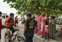 Sambil Gowes, Bupati Bulukumba Sapa Warga di Pantai Merpati Bupati Bulukumba berolahraga sepeda keliling di beberapa sudut kota Bulukumba, termasuk ke kawasan Pantai Merpati, Kamis pagi 3 Februari 2022.