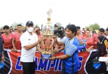 Sengitnya Laga Final Padangloang Cup, Andi Utta: Ucapkan Selamat, Ajak Warga untuk Dapat di Vaksin Bupati Bulukumba Muchtar Ali Yusuf menutup turnamen sepakbola Padangloang Cup sekaligus menyaksikan laga partai final antara Manyampa Utama melawan Agung Putra. Kamis, (3/2)