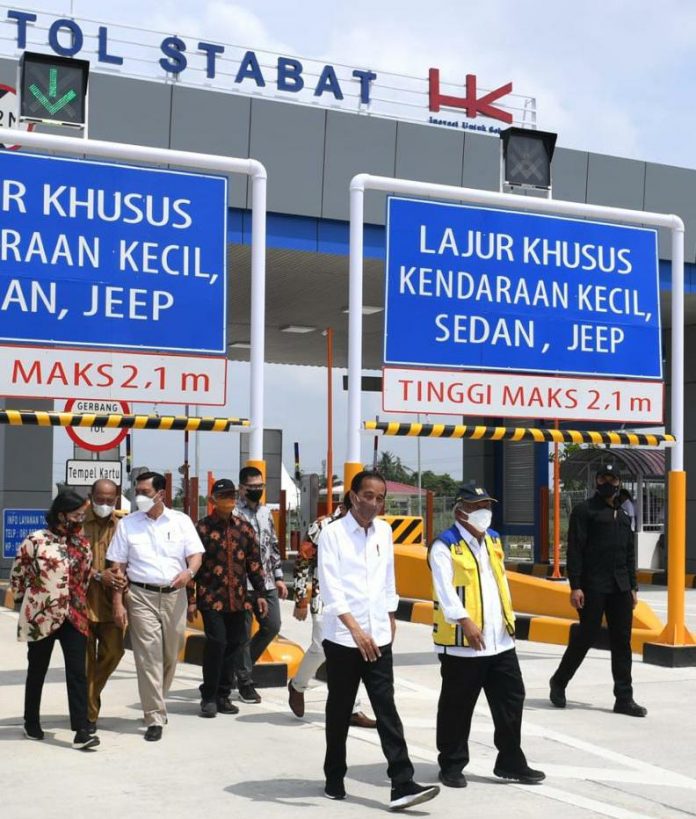 Peresmian ruas jalan Tol Binjai-Stabat pepanjang 11,8 kilometer. Ikut mendampingi Presiden dalam acara tersebut Menteri Koordinator Bidang Kemaritiman dan Investasi Luhut Binsar Pandjaitan, Menteri Pekerjaan Umum dan Perumahan Rakyat Basuki Hadimuljono, Menteri Pariwisata dan Ekonomi Kreatif Sandiaga Uno, Menteri Keuangan Sri Mulyani, serta Gubernur Sumatra Utara Edy Rahmayadi. Jumat, (4/2)