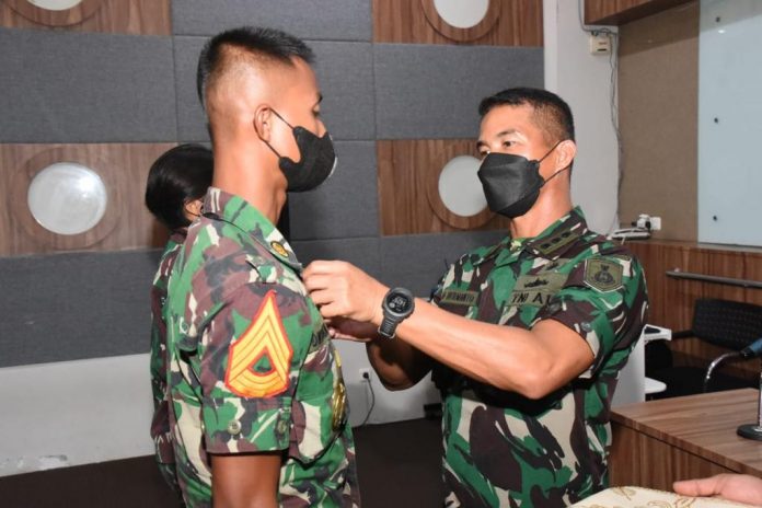 Sebanyak 38 Taruna Akademi Angkatan Laut (AAL) Tingkat IV Korps Pelaut Angkatan ke - 67 melaksanakan latihan dan praktek (lattek) Admin Game Kamla selama 4 hari di Kapal Angkatan Laut (Kal) di Dermaga Ujung, Koarmada II Surabaya. Jumat, (4/2)