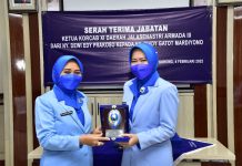 Ketua Daerah Jalasenastri Armada III Pimpin Serah Terima Jabatan Ketua Korcab XI Daerah Jalasenastri Armada III Ketua Daerah Jalasenastri Armada III (KDJA III) Ny. Yuanita Irvansyah memimpin acara serah terima jabatan (Sertijab) Ketua Korcab XI Daerah Jalasenastri Armada III yang dilaksanakan dengan sederhana dan penuh khidmat serta tetap melaksanakan protokol kesehatan di Ruang Jalasenastri Mako Koarmada III. Jumat, ( 04/02/22).