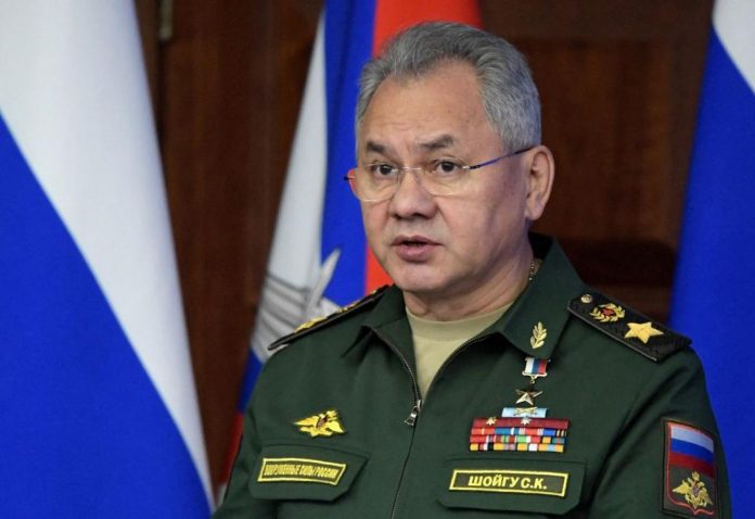 Menteri Pertahanan Rusia Sergei Shoigu menyampaikan pidato selama pertemuan diperluas Dewan Kementerian Pertahanan di Moskow, Rusia 21 Desember 2021. Sputnik/Mikhail Tereshchenko/Pool via REUTERS