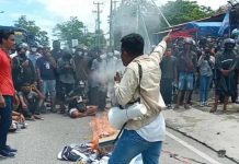 Sudah Dua Kali Foto AHY Dibakar di Kupang, Benny Geram, Mana Militansi Kader Demokrat Foto: Aksi pembakaran yang dilakukan oleh simpatisan Jeriko di Kota Kupang. ANTARA/Kornelis Kaha