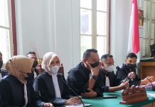 JPU Kukuh dengan Dakwaannya pada Erwin Hatta, diduga Mengatur Proyek RS Batua Suasan persidangan kasus dugaan korupsi pembangunan rumah sakit type C Batu Raya.