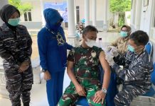 Pangkalan TNI AL Batuporon Gelar Vaksinasi Booster Bagi Prajurit Prajurit/PNS Lanal Batuporon beserta keluarganya terima vaksin dosis III jenis AstraZeneca di Balai Pengobatan Lanal Batuporon Jln. Mawar Nomor 33, Kec. Kamal, Kab. Bangkalan Madura, Selasa (08/02/22).