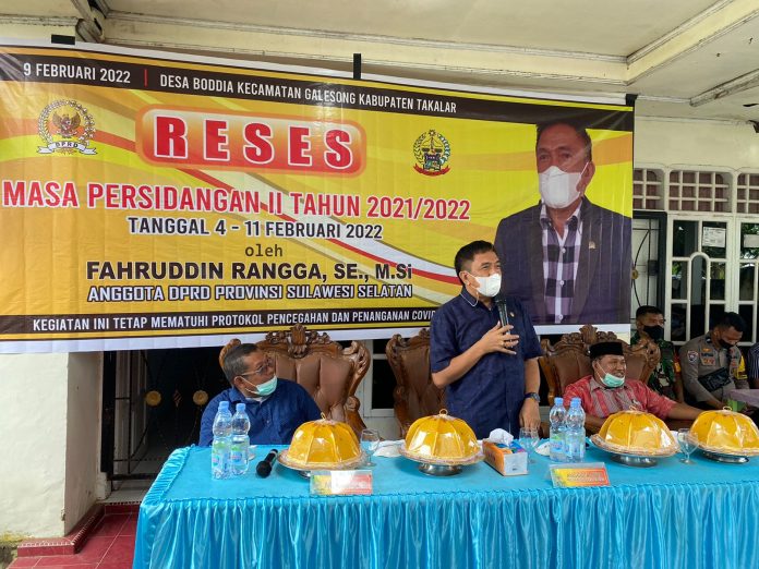 Fahruddin Rangga nutupan Reses Masa Persidangan Kedua Tahun 2021/2022 hari ini, Rabu (9/2/22) dilaksanakan di Pelataran kediaman H. Narang (mantan Kepala Desa Boddia), Kecamatan Galesong Kabupaten Takalar.