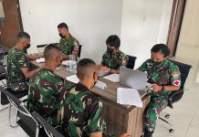 Komando Armada III Gencarkan Vaksinasi Booster Secara Berlanjut Prajurit/ABK KRI Teluk Wondama 527 di Ruang Kesehatan KRI Teluk Wondama 527 dan Prajurit Koarmada III serta Prajurit jajaran Pasmar 3 di Balai Kesehatan Dr.dr Tarmizi Taher Mako Koarmada III saat menerima vaksinasi Booster Rabu (09/02/22).