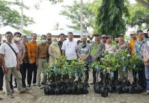Bupati Temui Tomas Serahkan Bibit Unggul, Andi Utta: Jangan Takut dengan Pemasarannya Bupati Bulukumba Muchtar Ali Yusuf bersilaturahmi dengan Kepala Desa, Lurah, Kepala Dusun, Kepala Lingkungan se Kecamatan Gantarang, Kamis 10 Februari 2022.