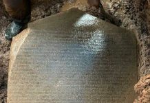 BPCB Jatim Temukan Prasasti Aksara Jawa Kuno Situs Gemekan, di Kecamatan Sooko, Kabupaten Mojokerto. Foto: Fuad Maja FM