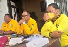 Adnan Nizar: 948 Pengurus Pimcam dan Pimlur Golkar Makassar yang Diverifikasi Faktual Kanan Arman Sulaiman, Adnan Nizar dan Hadi Fardianto saat melakukan verifikasi faktual Pimcam dan Pimlur di kecamatan Rapocini. Ahad, (13/2)